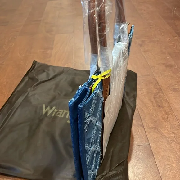 Wrangler Denim Wide Canvas Tote- New - Picture 2 of 3
